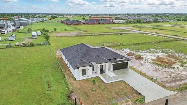 $359,999 | 105 Lawson Avenue, Mabank, TX 75147