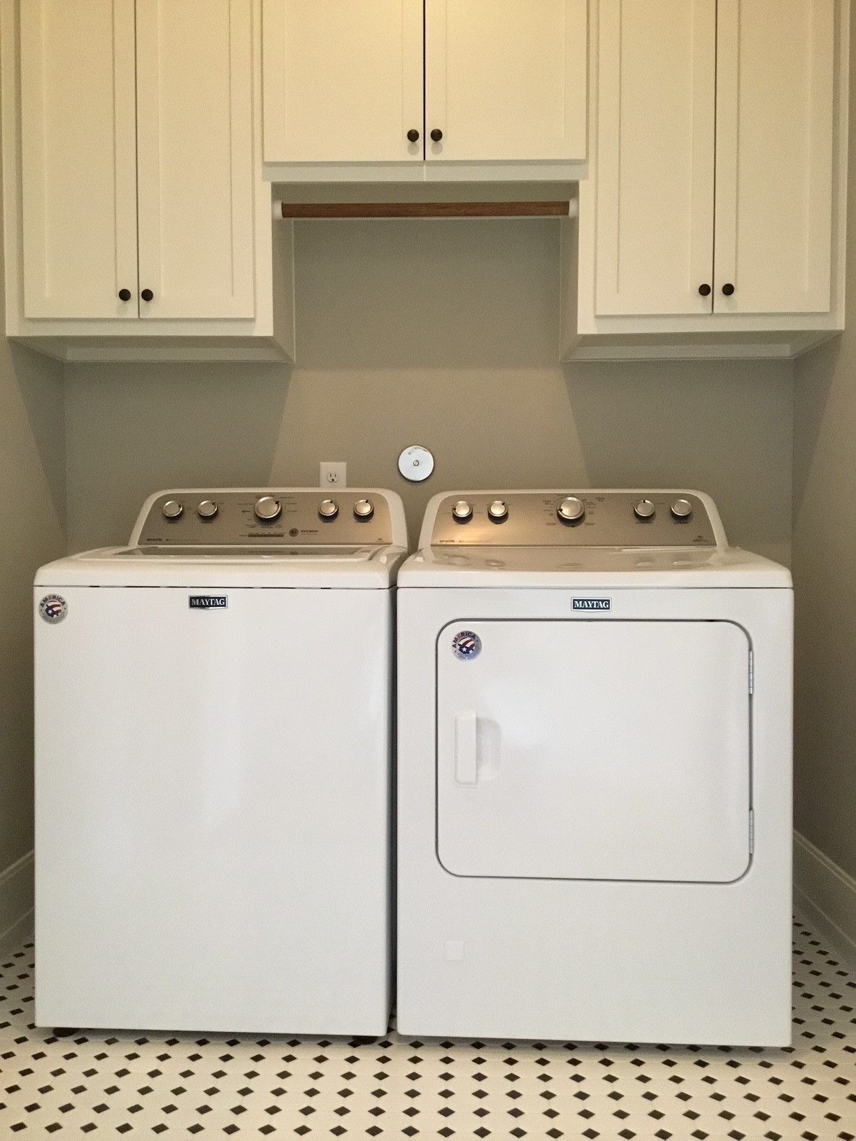 1116 Bartlett Street, Unit B Houston, TX 77006 - Photo 20 of 22 a utility room with dryer and washer
