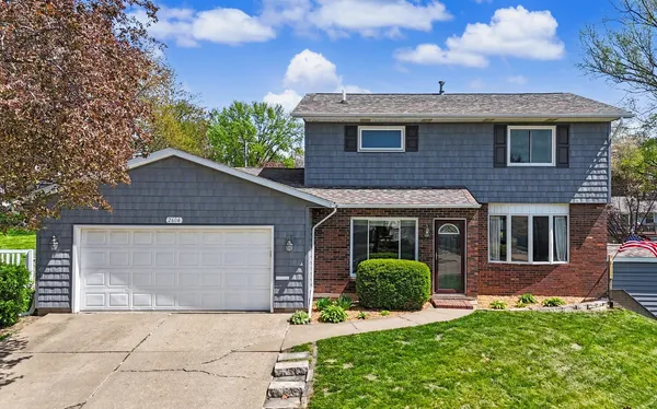 $415,000 | 2604 East 34th Street Court, Davenport, IA 52807