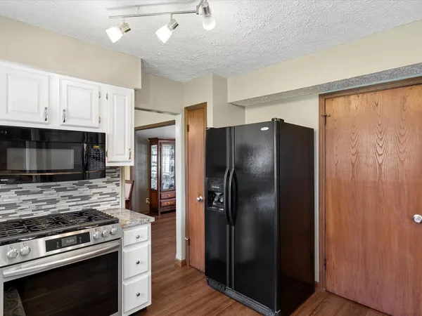 $415,000 | 2604 East 34th Street Court, Davenport, IA 52807