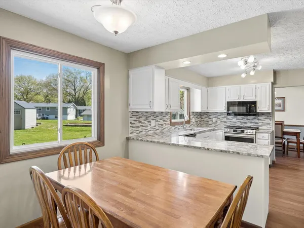 $415,000 | 2604 East 34th Street Court, Davenport, IA 52807