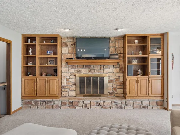 $415,000 | 2604 East 34th Street Court, Davenport, IA 52807