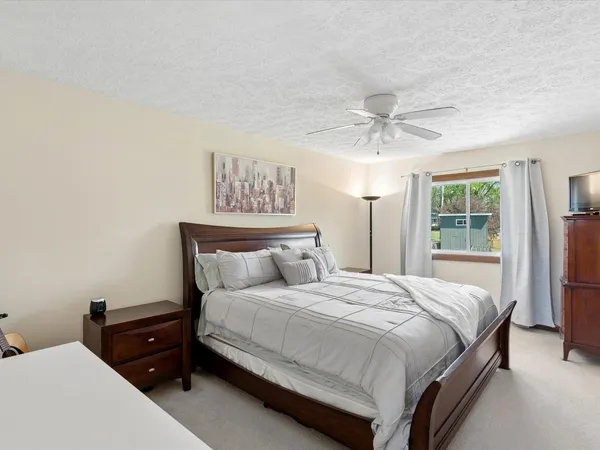 $415,000 | 2604 East 34th Street Court, Davenport, IA 52807