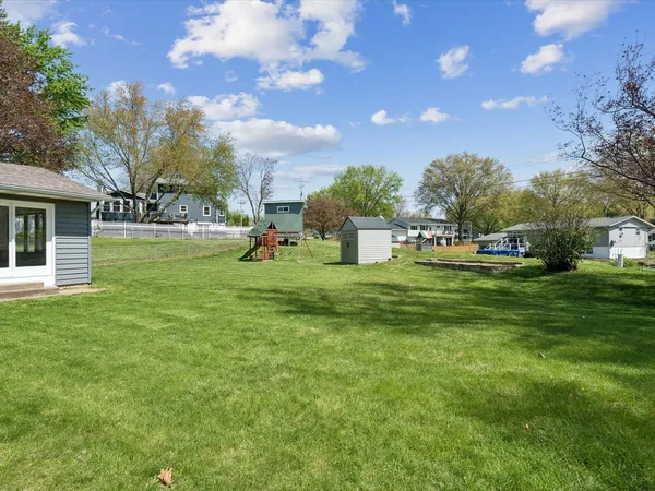 $415,000 | 2604 East 34th Street Court, Davenport, IA 52807