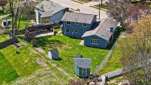 $415,000 | 2604 East 34th Street Court, Davenport, IA 52807