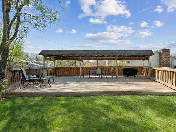 $415,000 | 2604 East 34th Street Court, Davenport, IA 52807