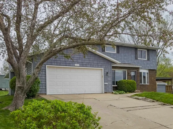 $415,000 | 2604 East 34th Street Court, Davenport, IA 52807