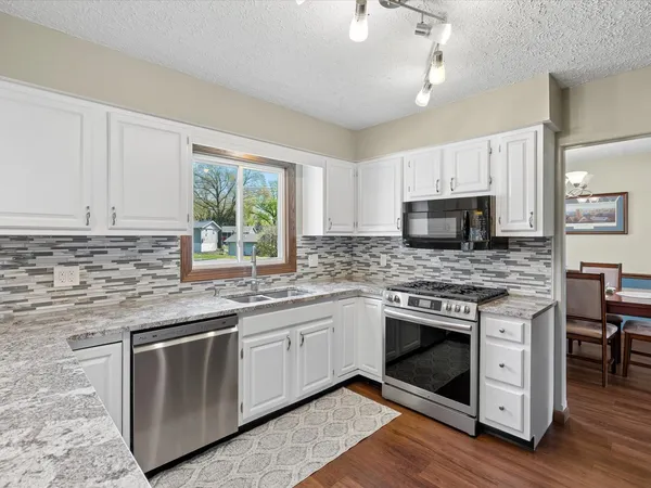 $415,000 | 2604 East 34th Street Court, Davenport, IA 52807