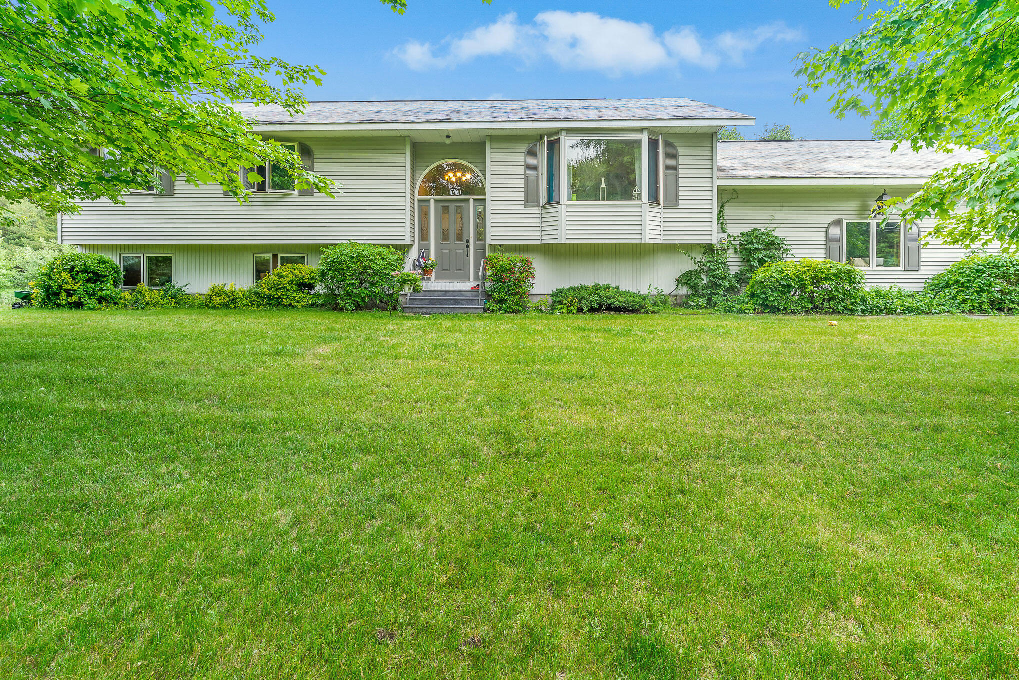 2375 Fenner Road Muskegon, MI 49445 - Photo 1 of 39 DSC00645