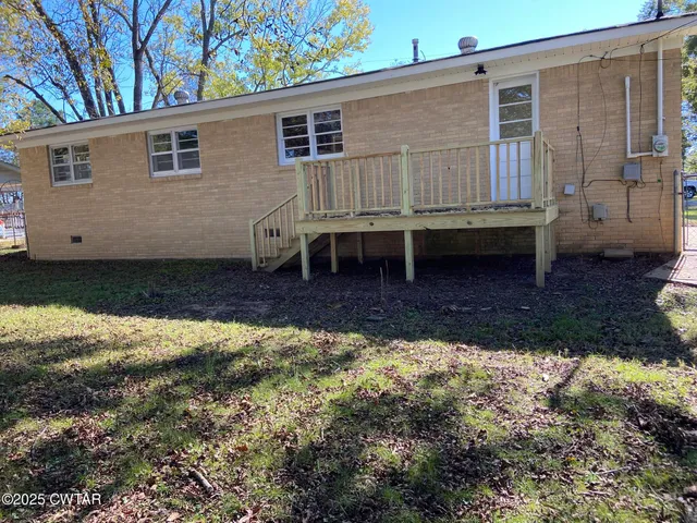 a house view with a backyard