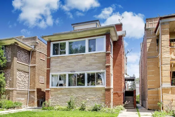 $2,295 | 3435 North Harding Avenue, Unit 2, Chicago, IL 60618