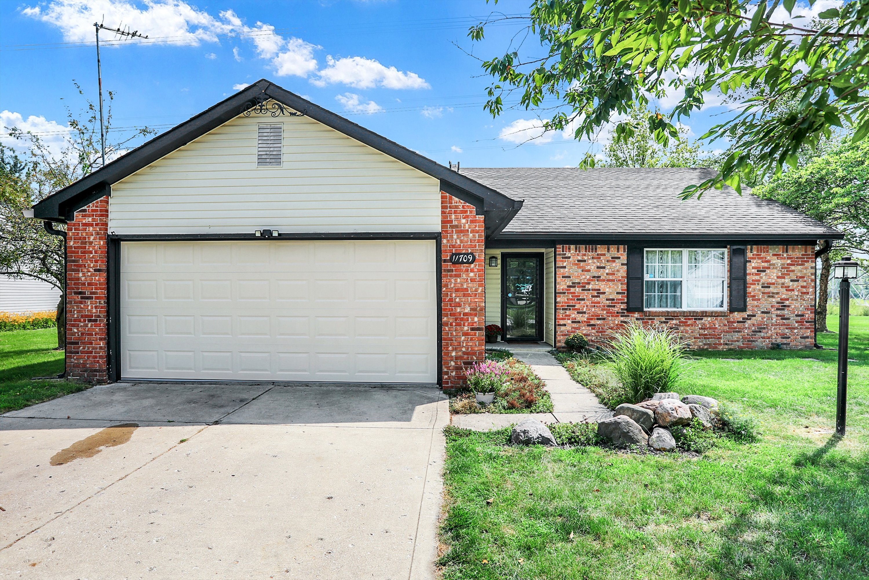 11709 Shannon Pointe Road Indianapolis, IN 46229 - Photo 1 of 31 Gallery Image 1