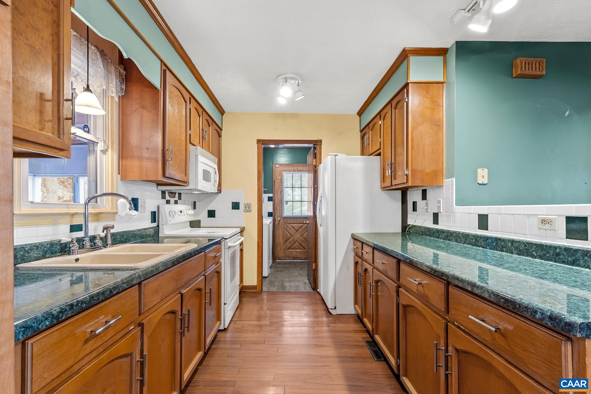 987 Matthew Mill Road Ruckersville, VA 22968 - Photo 13 of 63 a large kitchen with granite countertop a sink and dishwasher refrigerator stove