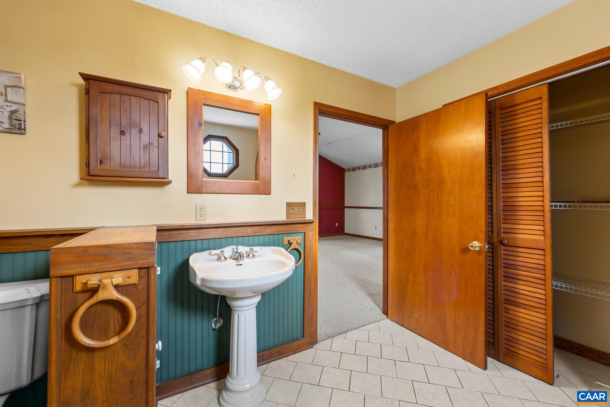 987 Matthew Mill Road Ruckersville, VA 22968 - Photo 36 of 63 a view of an entryway with sitting area