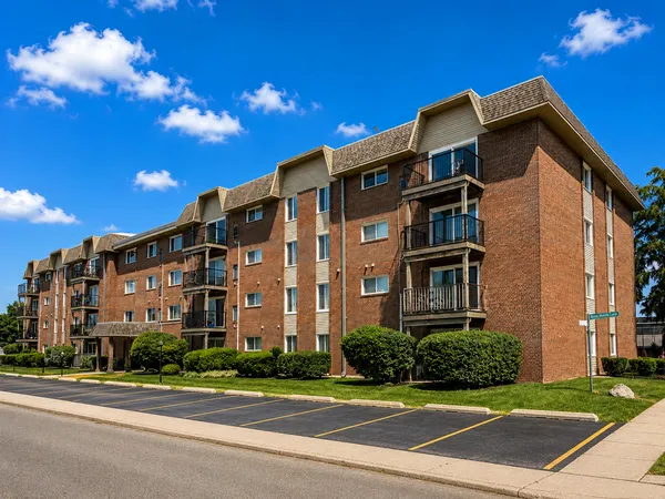 $199,900 | 2301 Beau Monde Lane, Unit 406, Lisle, IL 60532