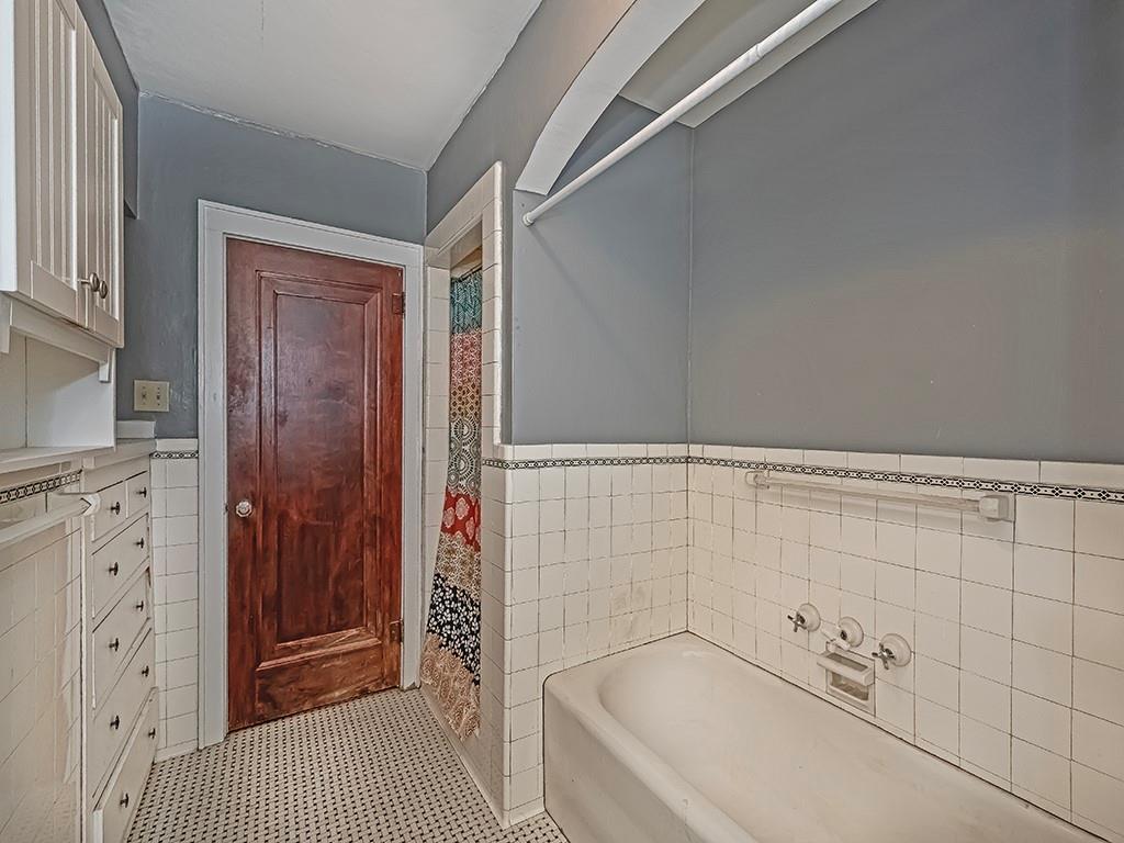 309 North 3rd Street Apollo, PA 15613 - Photo 31 of 43 Upper level bathroom