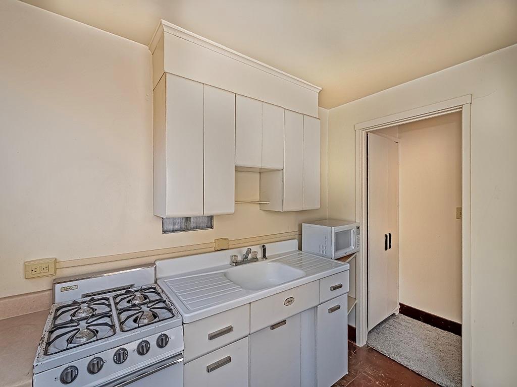 309 North 3rd Street Apollo, PA 15613 - Photo 38 of 43 Kitchenetter in guest suite