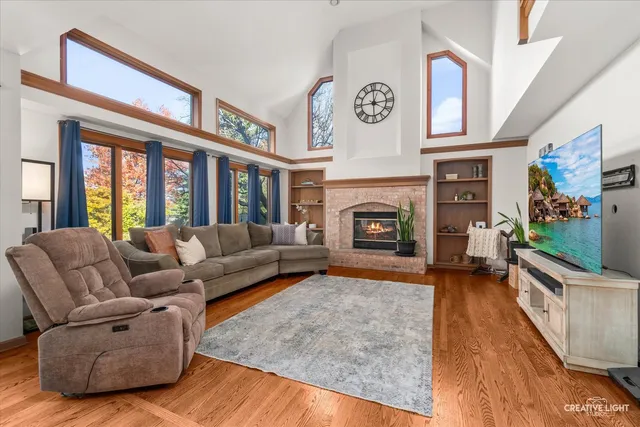 a black and white photo of a living room