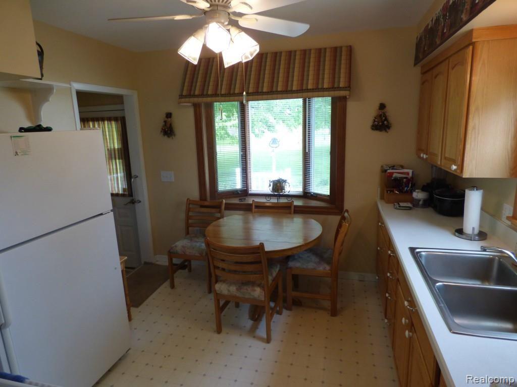 5864 Dellor Road Belleville, MI 48111 - Photo 8 of 32 P1140187.jpg