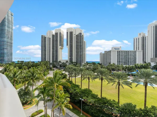 $2,850 | 19370 Collins Avenue, Unit 625, Sunny Isles Beach, FL 33160