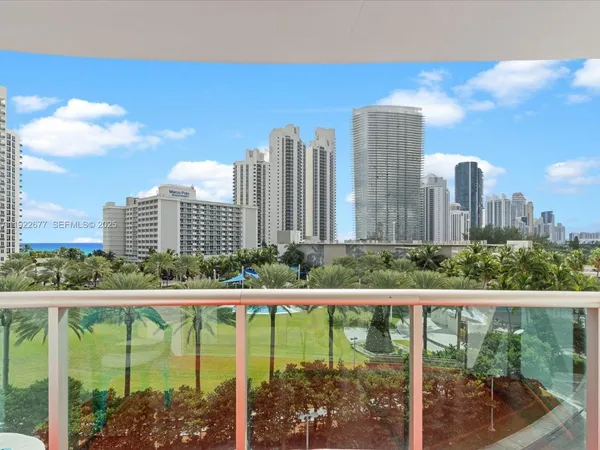 $2,850 | 19370 Collins Avenue, Unit 625, Sunny Isles Beach, FL 33160
