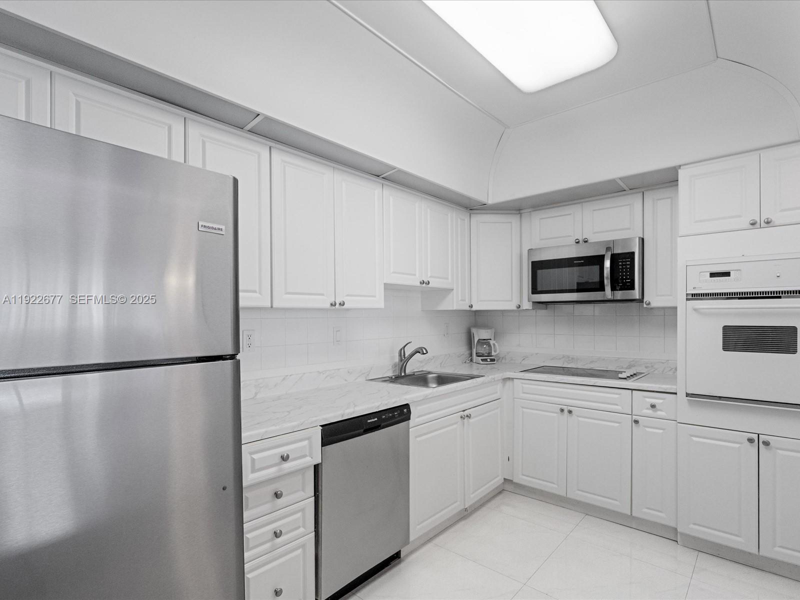 19370 Collins Avenue, Unit 625 Sunny Isles Beach, FL 33160 - Photo 6 of 12