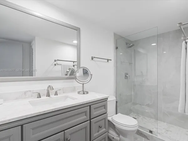 $2,850 | 19370 Collins Avenue, Unit 625, Sunny Isles Beach, FL 33160