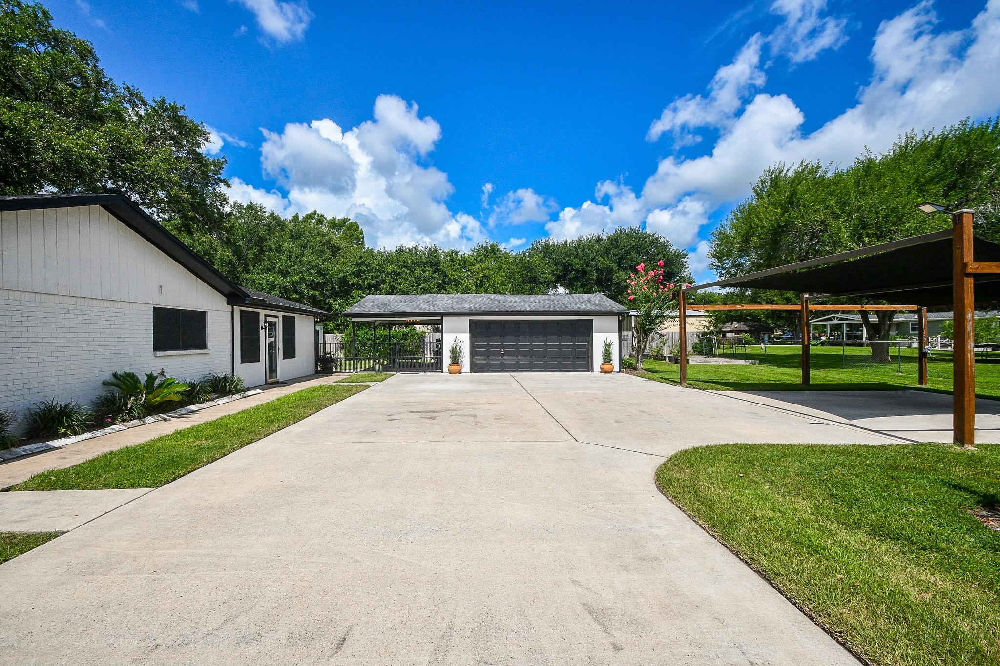 16902 Berry Road Pearland, TX 77584 - Photo 28 of 30 Lots of room for parking. No need to park on the street!