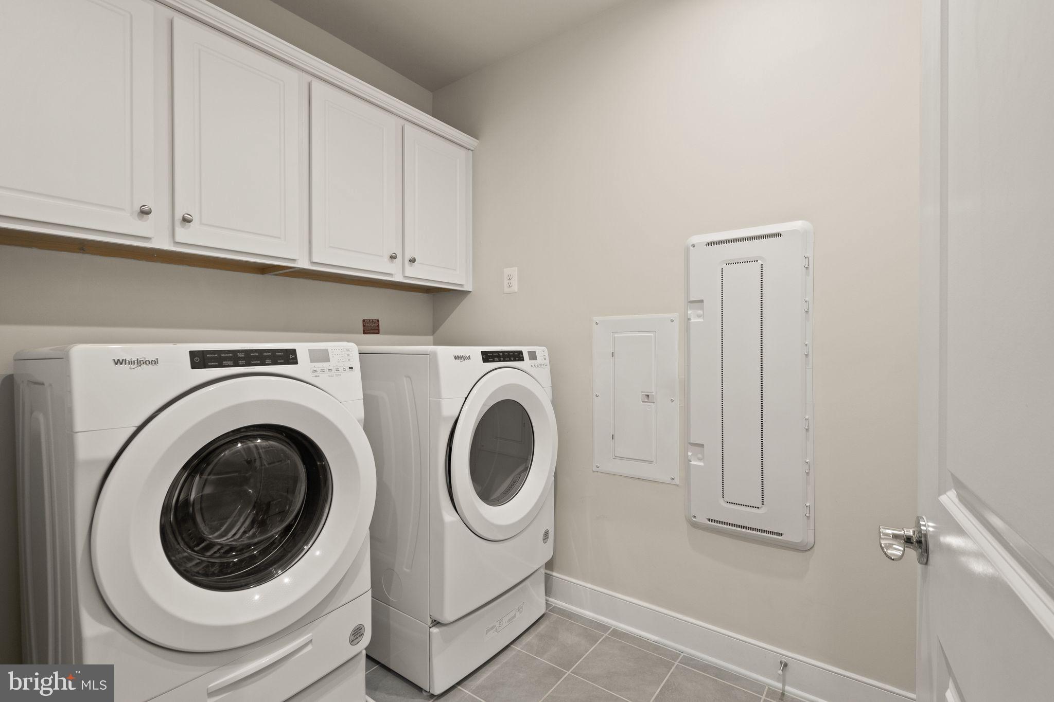 2319 Field Point Road, Unit 401 Herndon, VA 20171 - Photo 23 of 59 Laundry room with cabinets