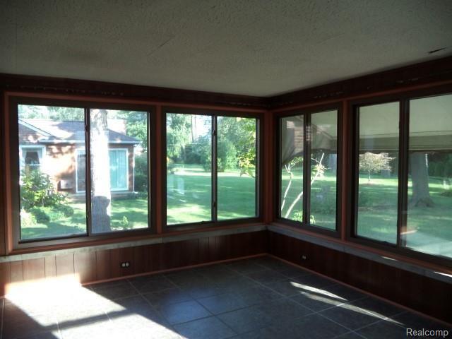 725 Shoreham Road Grosse Pointe, MI 48236 - Photo 6 of 22 Shoreham 016.jpg