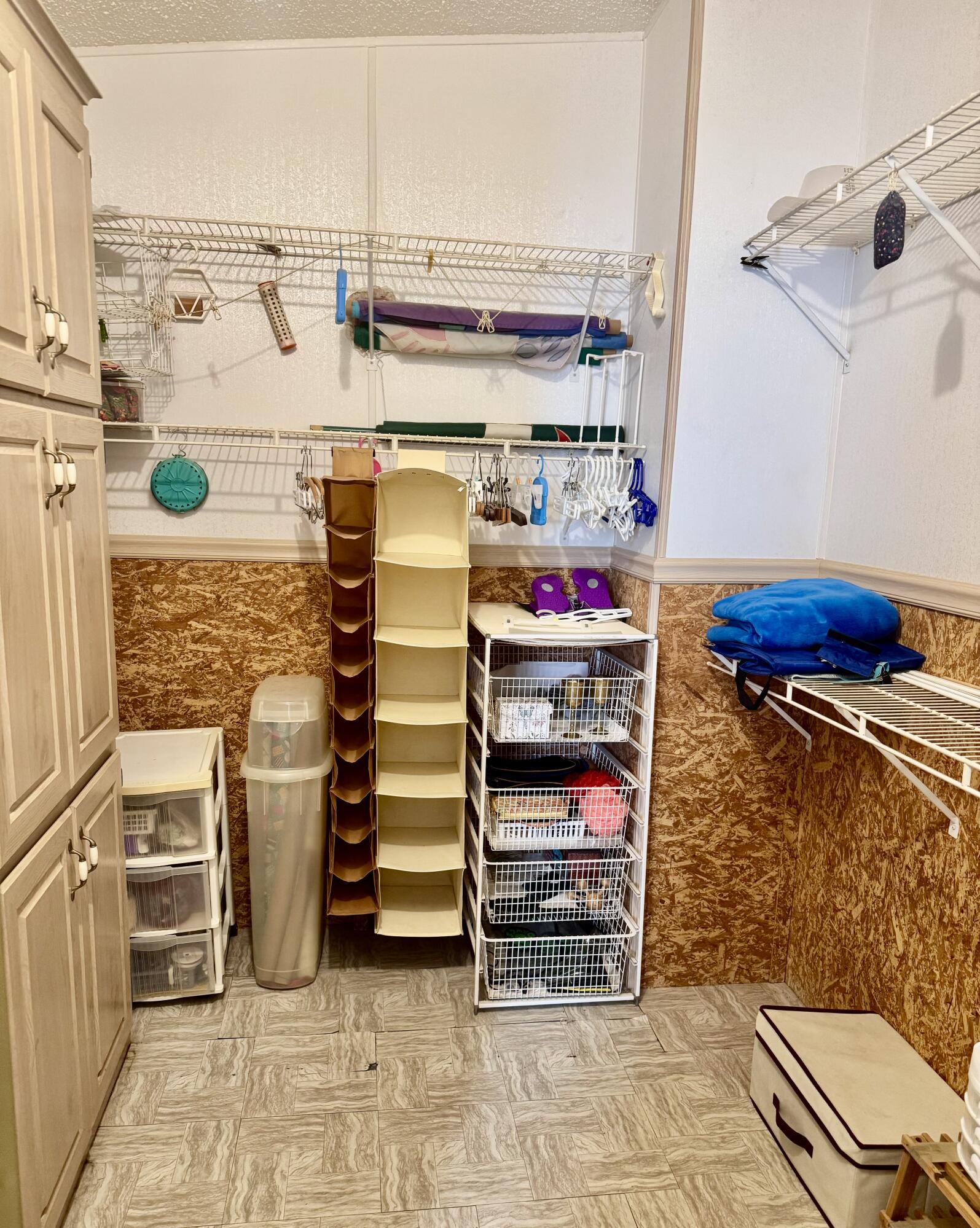 1704 Southwest 35th Circle Okeechobee, FL 34974 - Photo 23 of 44 a utility room with dryer and washer