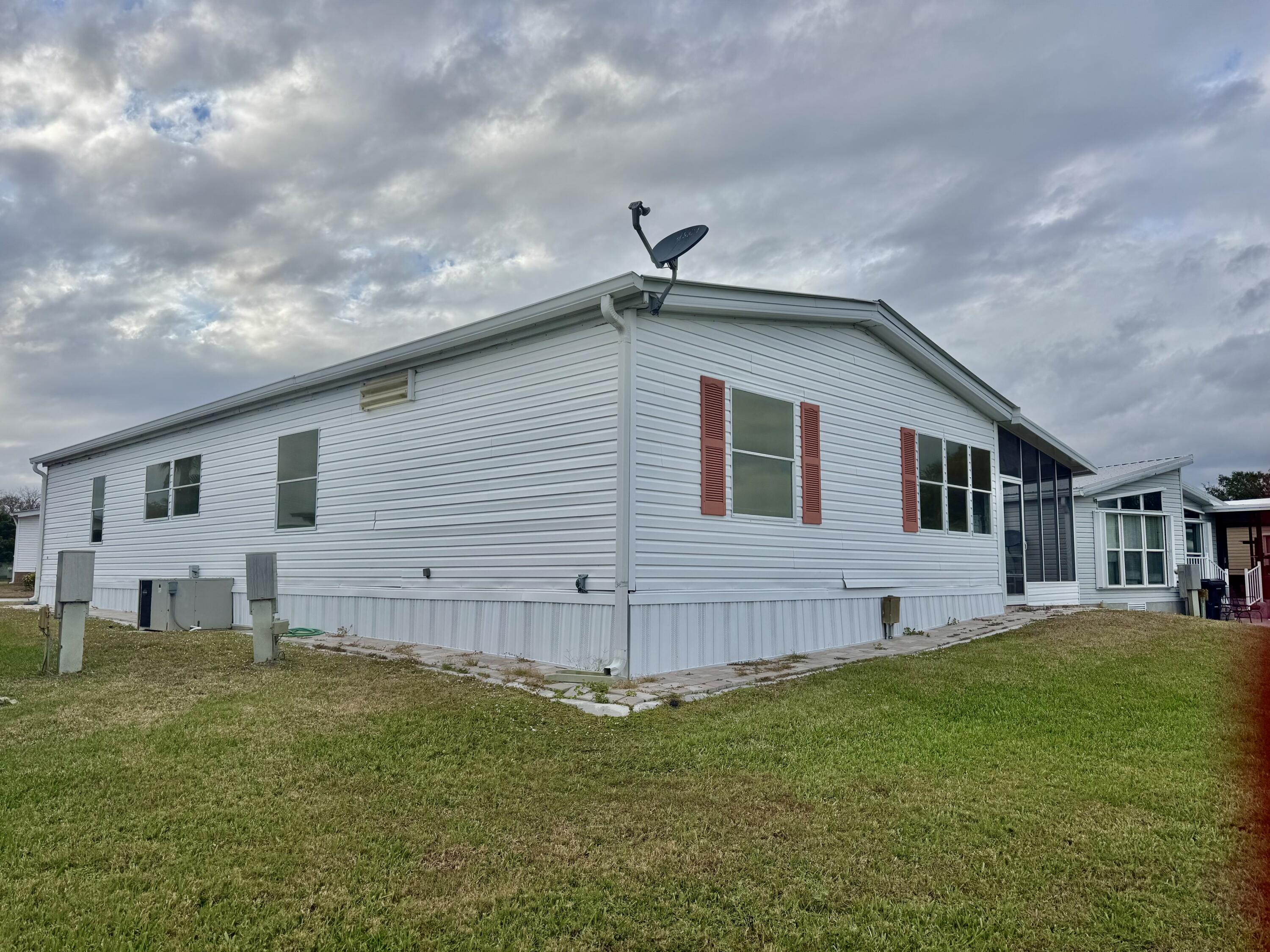 1704 Southwest 35th Circle Okeechobee, FL 34974 - Photo 33 of 44 a front view of house with yard