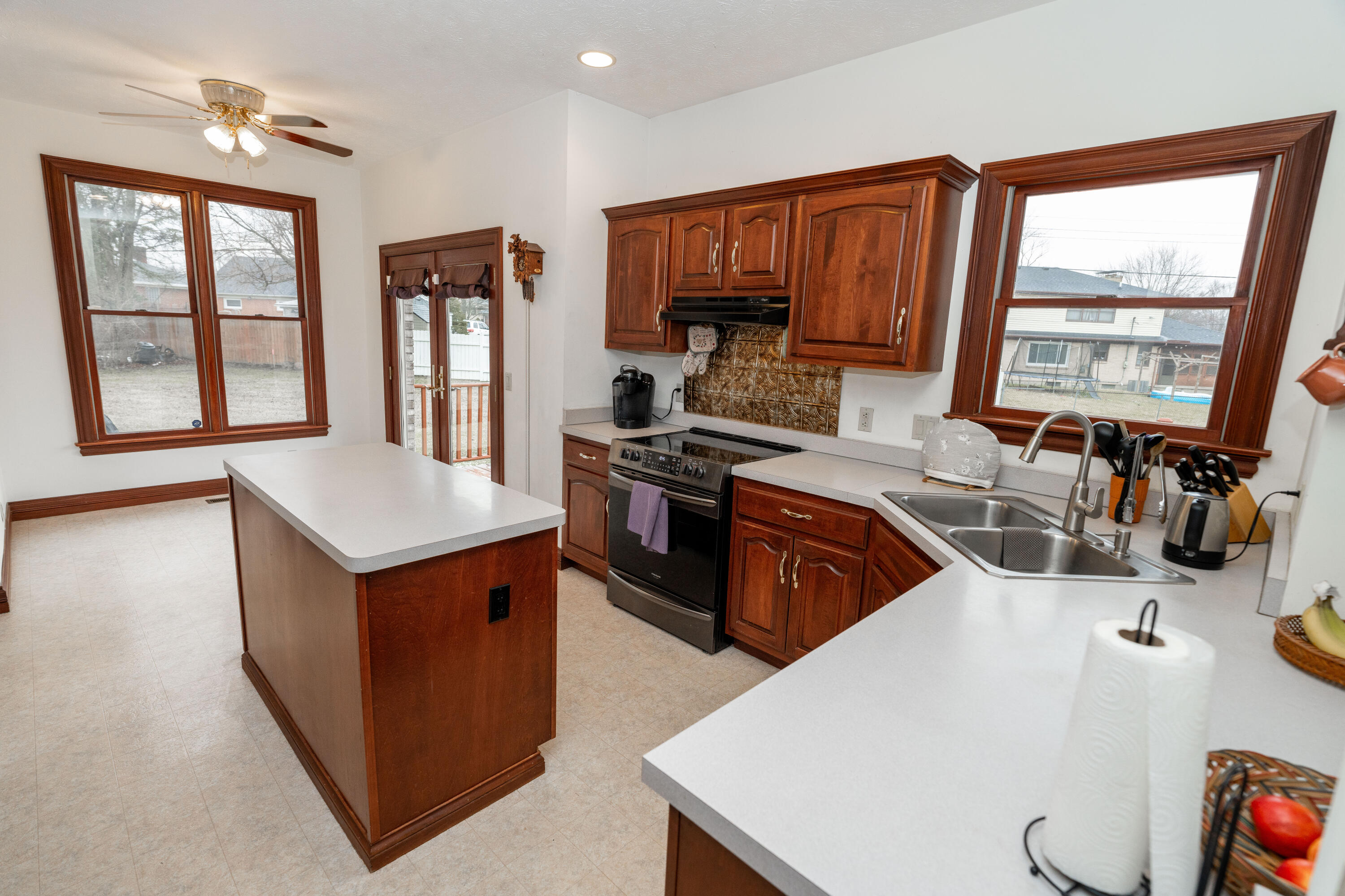 2442 Greystone Lane Springfield, OH 45503 - Photo 16 of 62