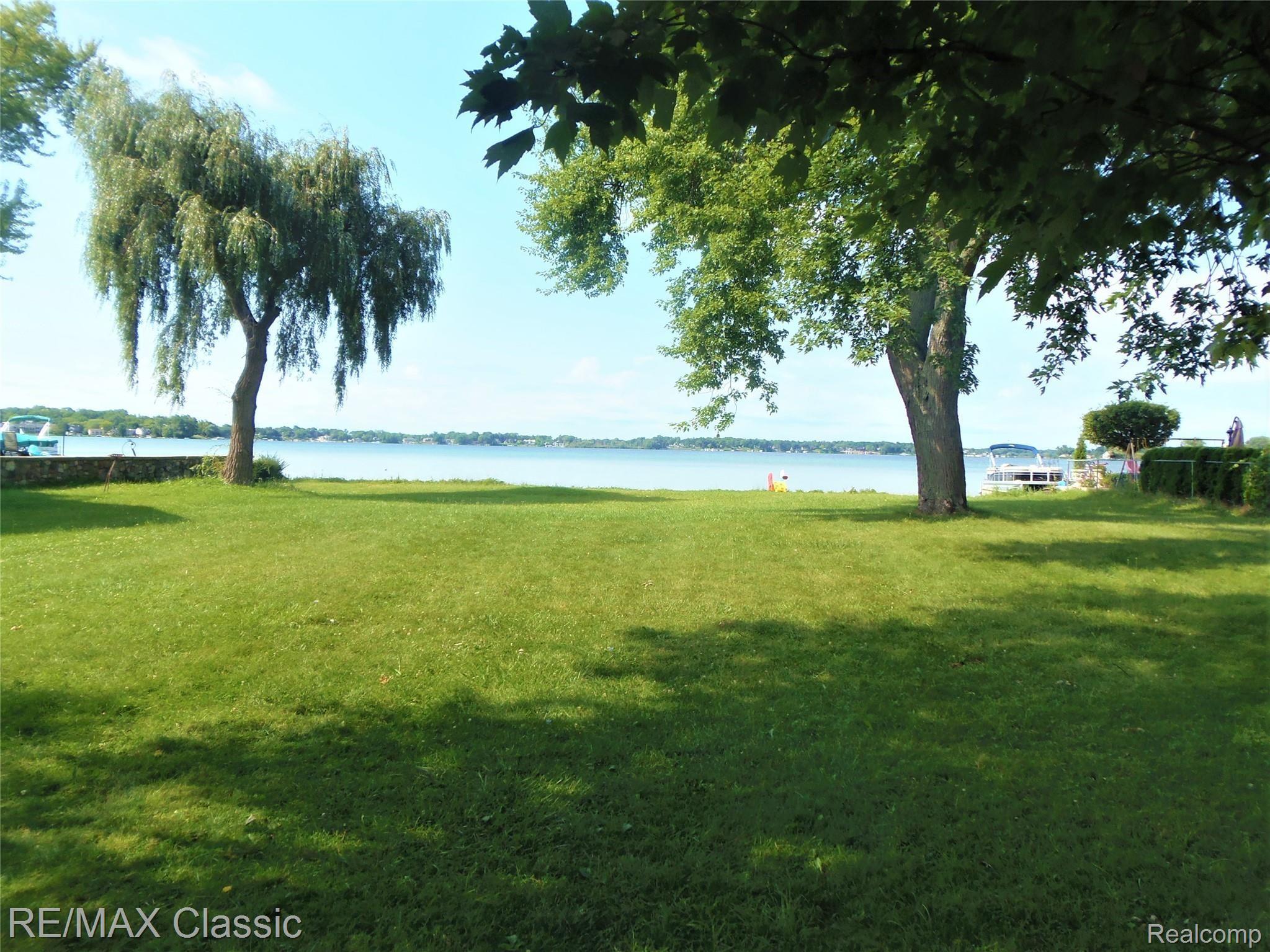 1190 Bangor Road Waterford, MI 48328 - Photo 5 of 44 Neighborhood Cass Lk Access.jpg