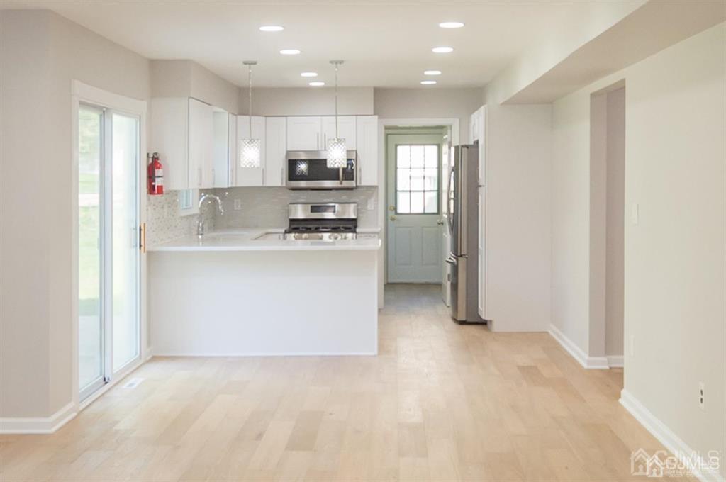 23 Lynnwood Road Edison, NJ 08820 - Photo 10 of 28