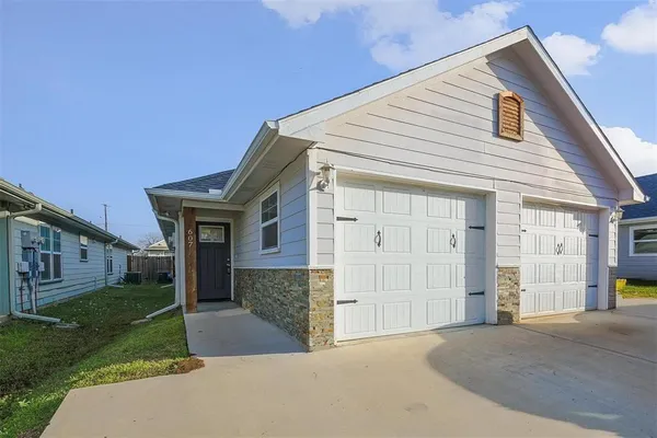 $1,500 | 607 East Carter Street, Unit 609, Sherman, TX 75090