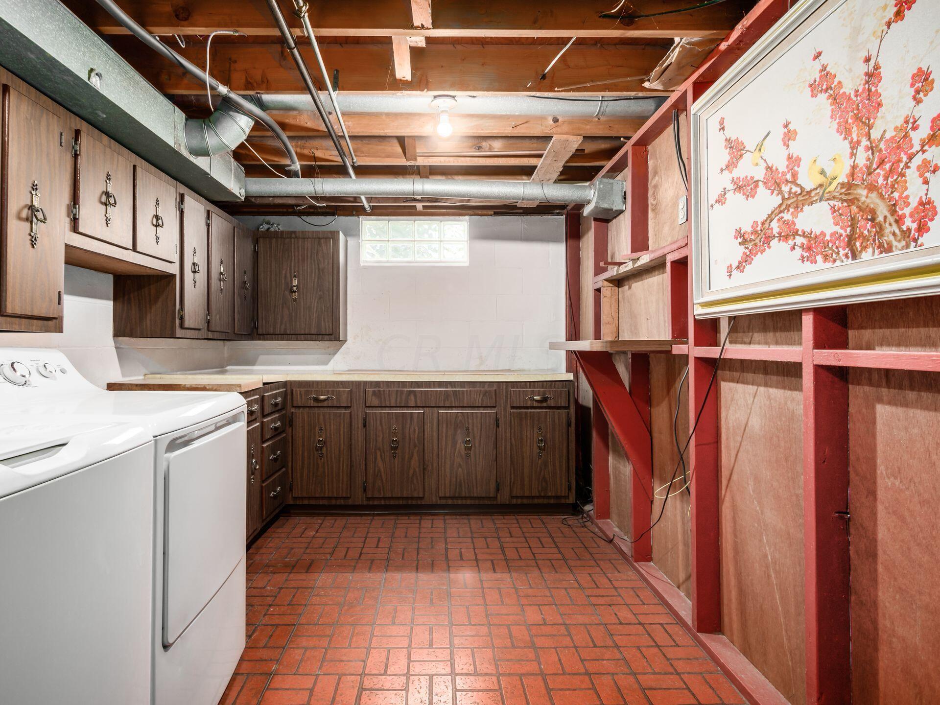 1591 Fall Brook Road Columbus, OH 43223 - Photo 24 of 32 Laundry Room