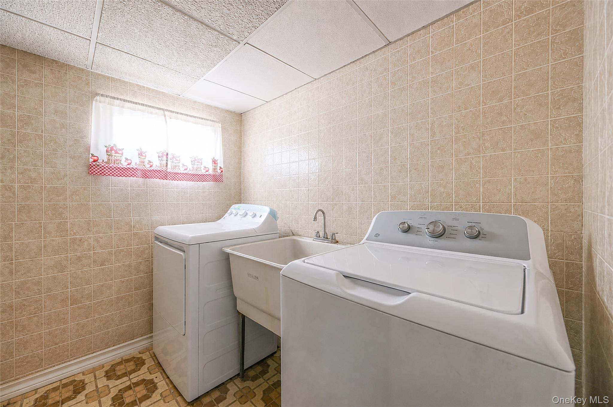 59 Maybrook Road North Babylon, NY 11703 - Photo 23 of 43 a utility room with dryer and washer
