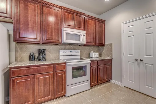 $2,195 | 3649 Vienna Street, Irving, TX 75038