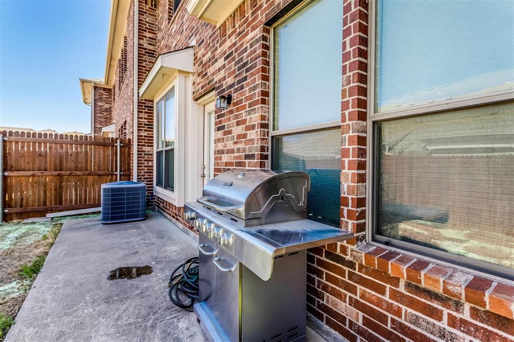 3649 Vienna Street Irving, TX 75038 - Photo 2 of 24