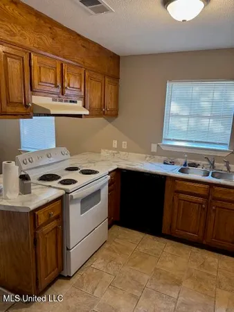 $900 | 4121 Castenera Avenue, Moss Point, MS 39563