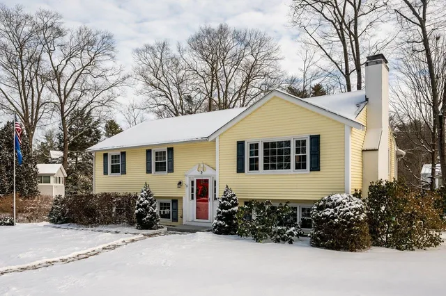 $700,000 | 5 Alden Avenue, North Hampton, NH 03862