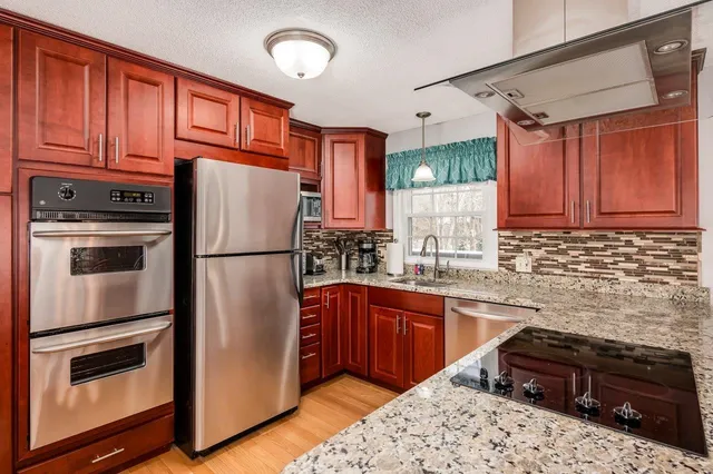 $700,000 | 5 Alden Avenue, North Hampton, NH 03862