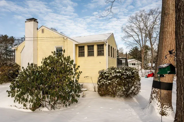 $700,000 | 5 Alden Avenue, North Hampton, NH 03862