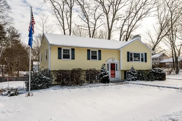 $700,000 | 5 Alden Avenue, North Hampton, NH 03862