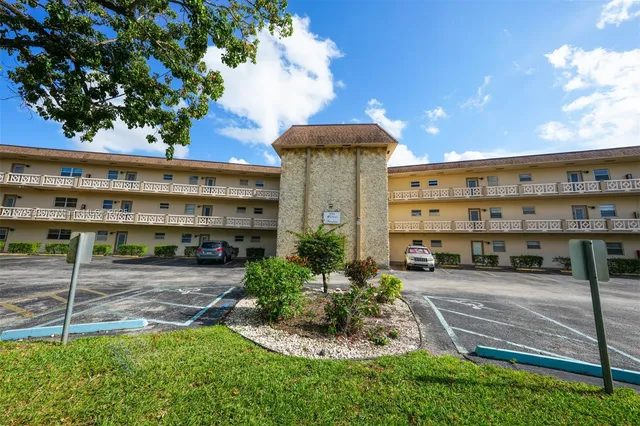 $91,999 | 4700 Northwest 35th Street, Unit 408, Lauderdale Lakes, FL 33319