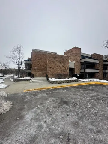 $194,700 | 1813 Hemlock Place, Unit 311, Schaumburg, IL 60173