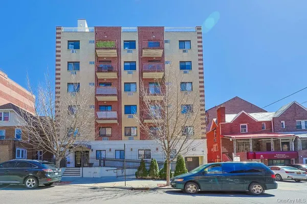 $518,000 | 141-16 84th Drive, Unit 4B | Briarwood