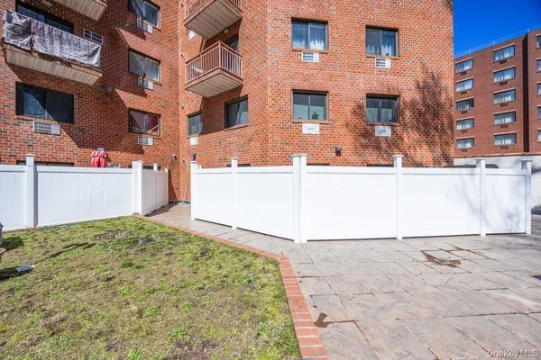 $518,000 | 141-16 84th Drive, Unit 4B | Briarwood