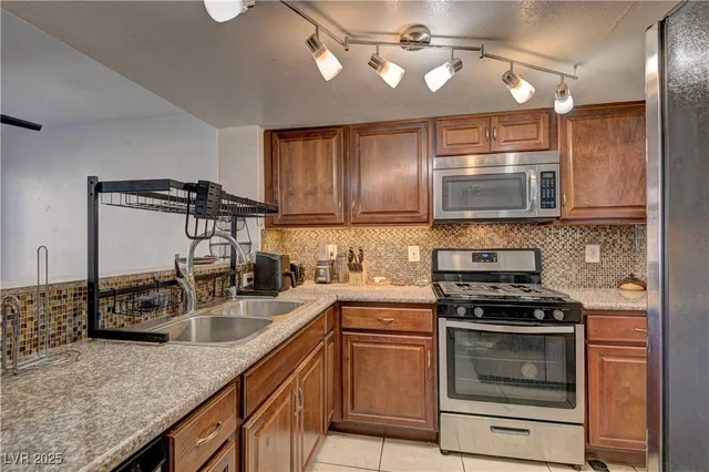 $1,750 | 5450 Morris Street, Unit 1220, Las Vegas, NV 89122